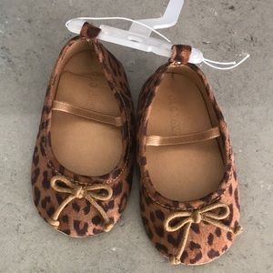 Adorable flats